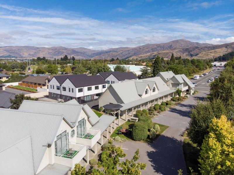 Colonial Manor Motel image