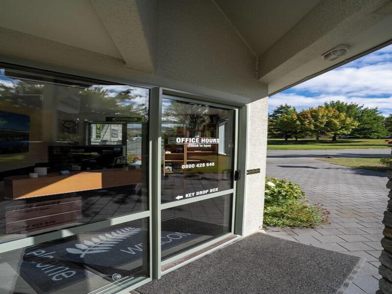 Colonial Manor Motel image