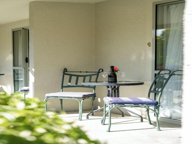 Colonial Manor Motel image