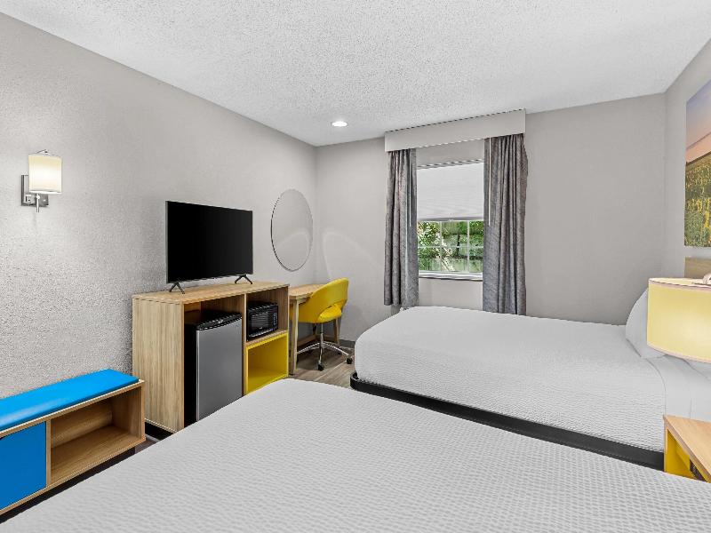 Days Inn By Wyndham Lisbon image