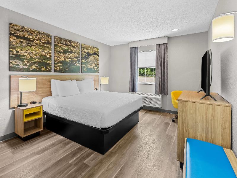 Days Inn By Wyndham Lisbon image