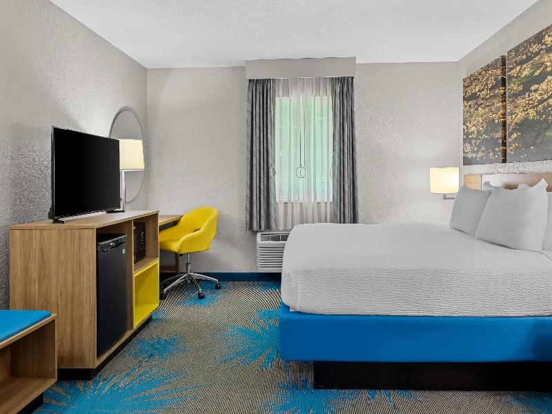 Days Inn By Wyndham Lisbon image
