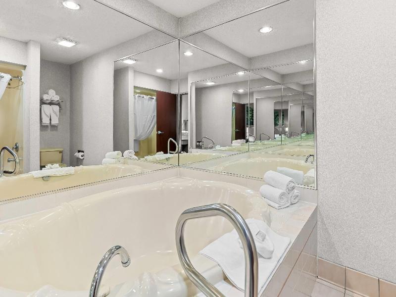Days Inn By Wyndham Lisbon image