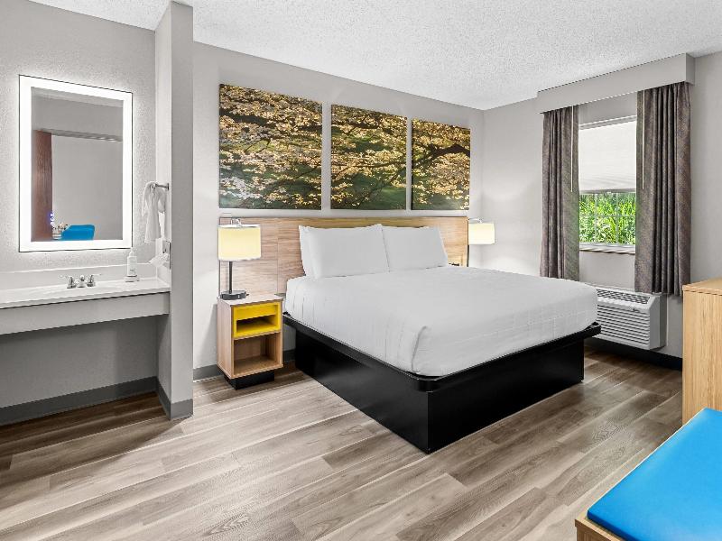Days Inn By Wyndham Lisbon image