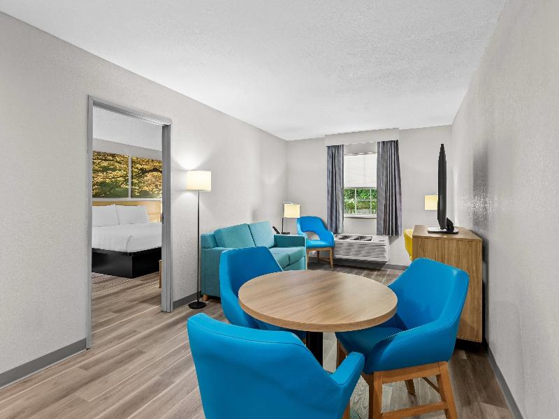 Days Inn By Wyndham Lisbon image