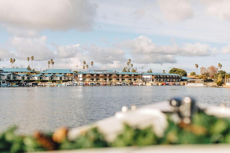 Lakehouse Hotel And Resort 3