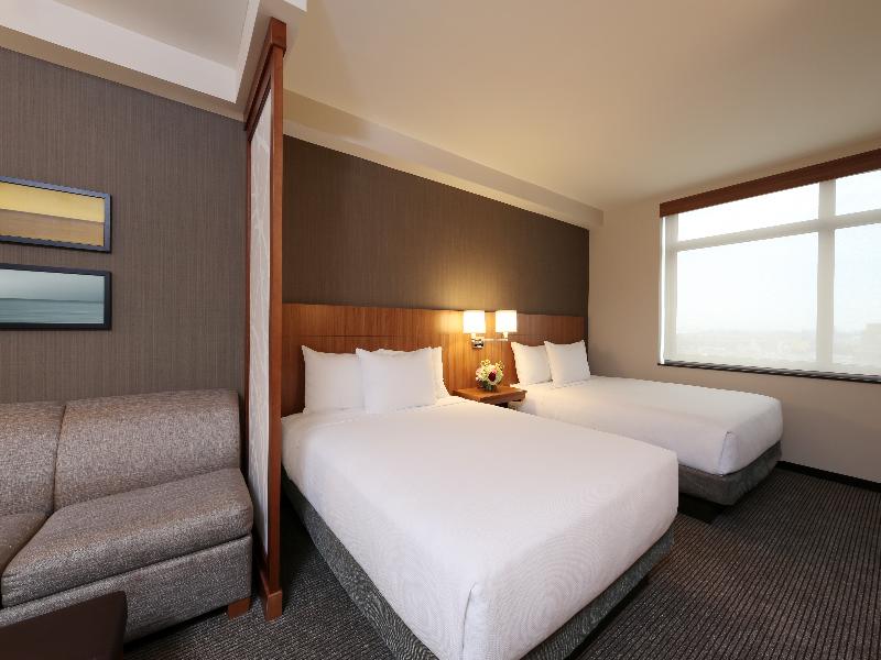 Hyatt Place Flushing/Laguardia Airport image