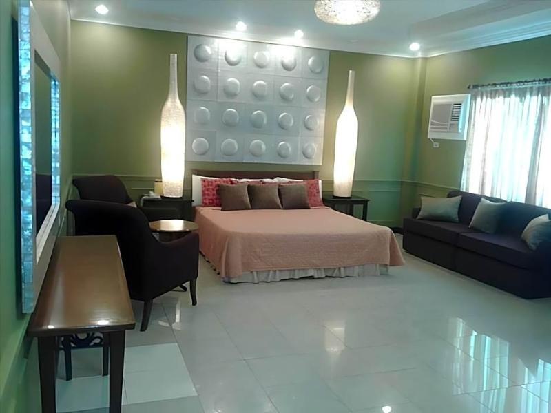 Tagaytay Country Hotel image