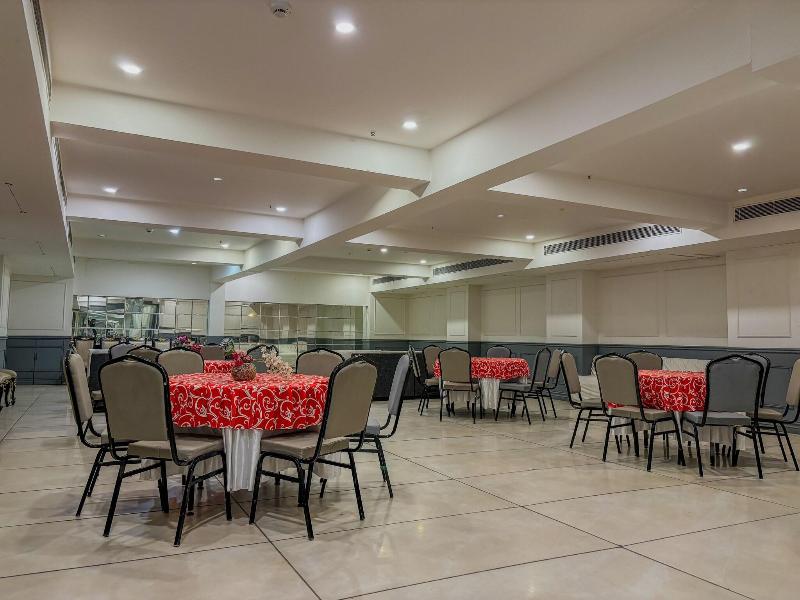 Hotel Bizzotel Gurgaon image