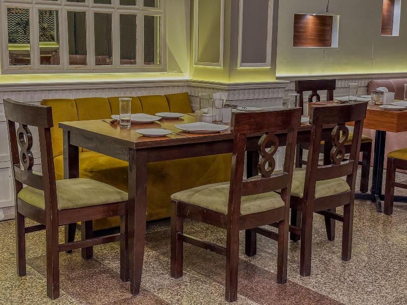 Hotel Bizzotel Gurgaon image