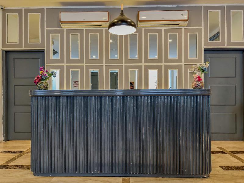 Hotel Bizzotel Gurgaon image