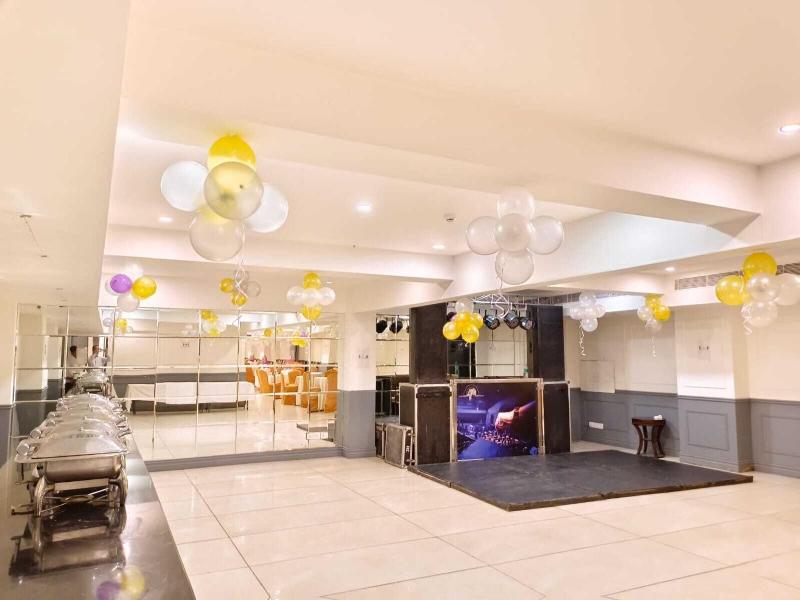 Hotel Bizzotel Gurgaon image