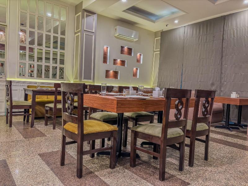 Hotel Bizzotel Gurgaon image