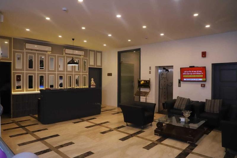 Hotel Bizzotel Gurgaon image
