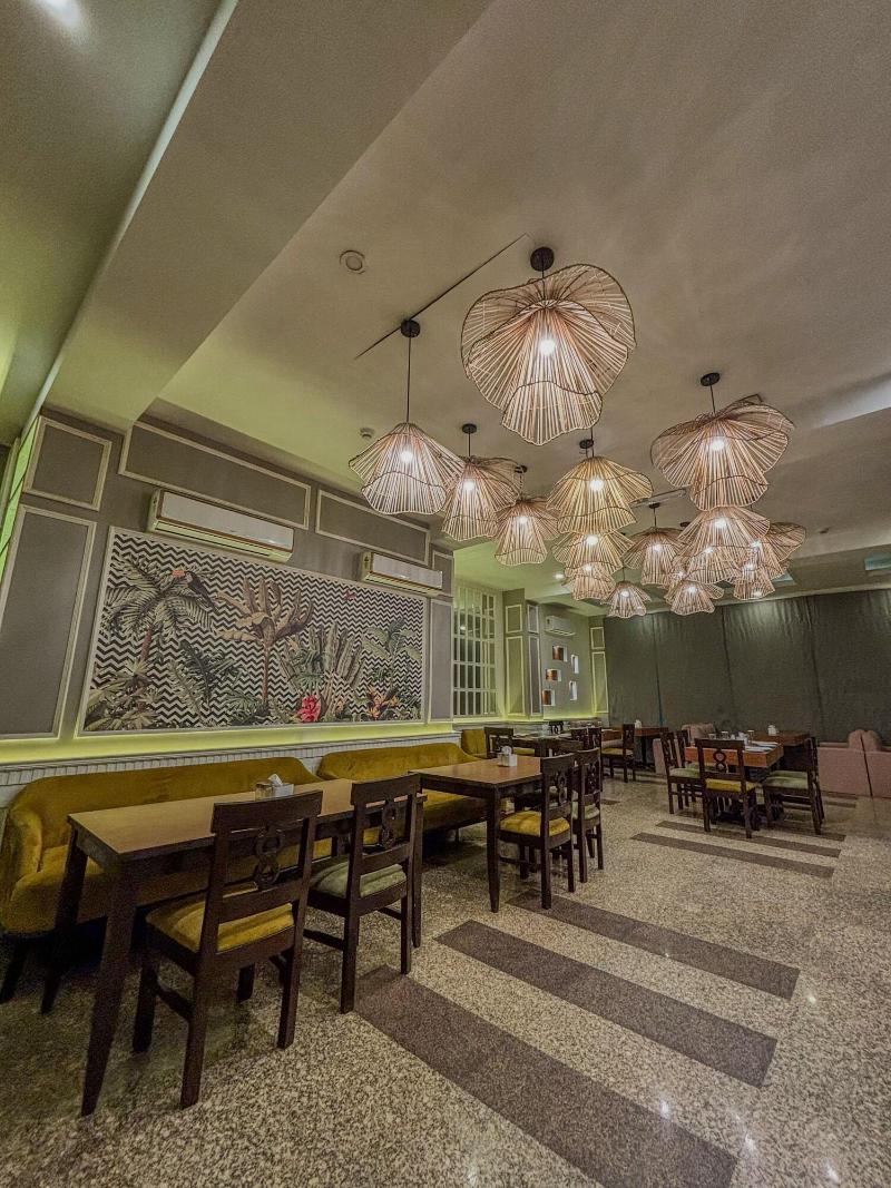 Hotel Bizzotel Gurgaon image