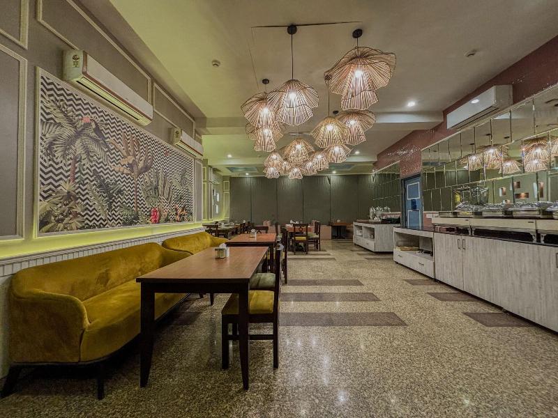 Hotel Bizzotel Gurgaon image