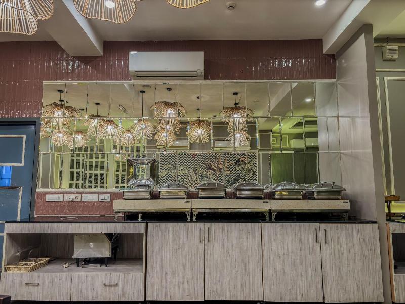 Hotel Bizzotel Gurgaon image