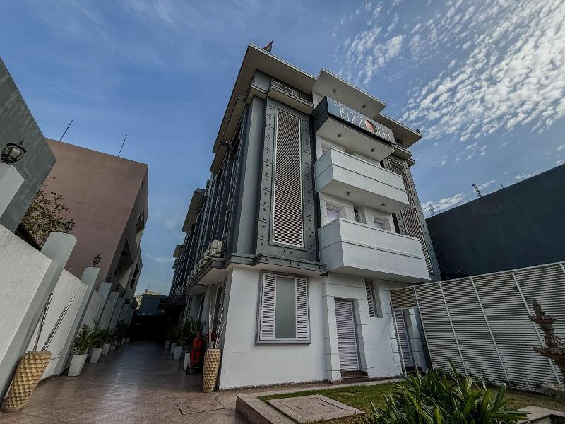 Hotel Bizzotel Gurgaon image