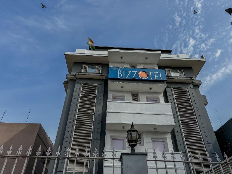 Hotel Bizzotel Gurgaon image