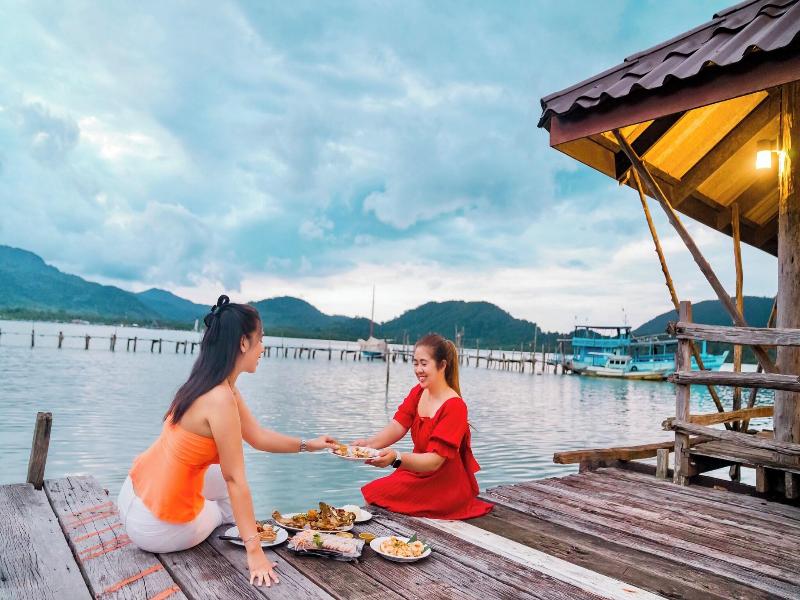 Salakphet Resort image