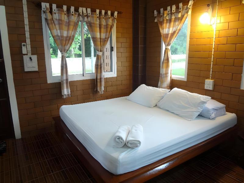 I Din Lake View Resort image