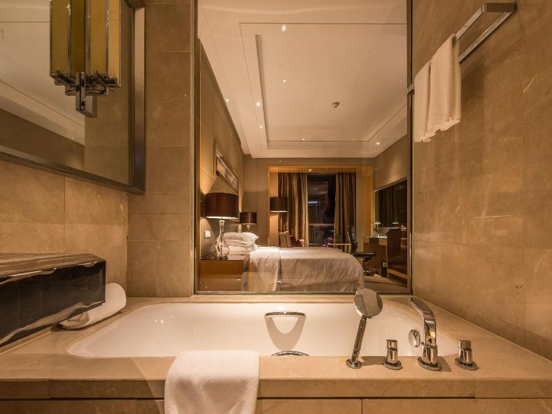 Sheraton Zhenjiang Hotel image