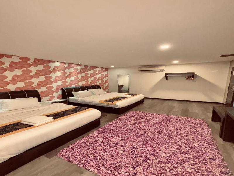 i Garden Hotel image