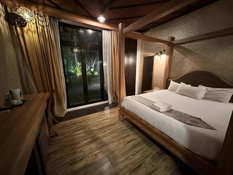 i Garden Hotel image