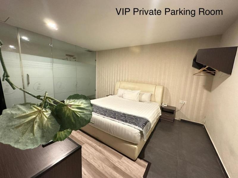 i Garden Hotel image