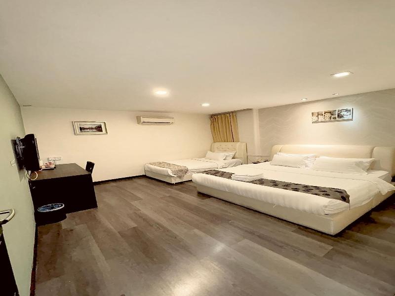 i Garden Hotel image