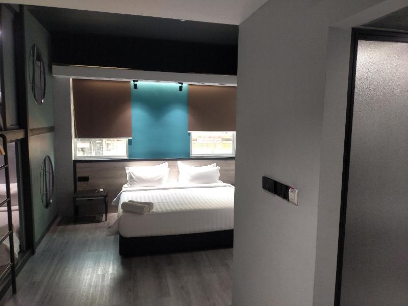 Pantai Inn image