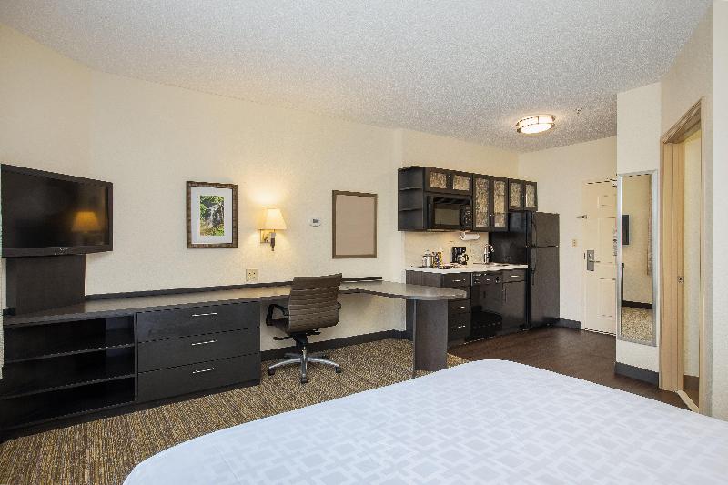 Sonesta Simply Suites Miami Airport image