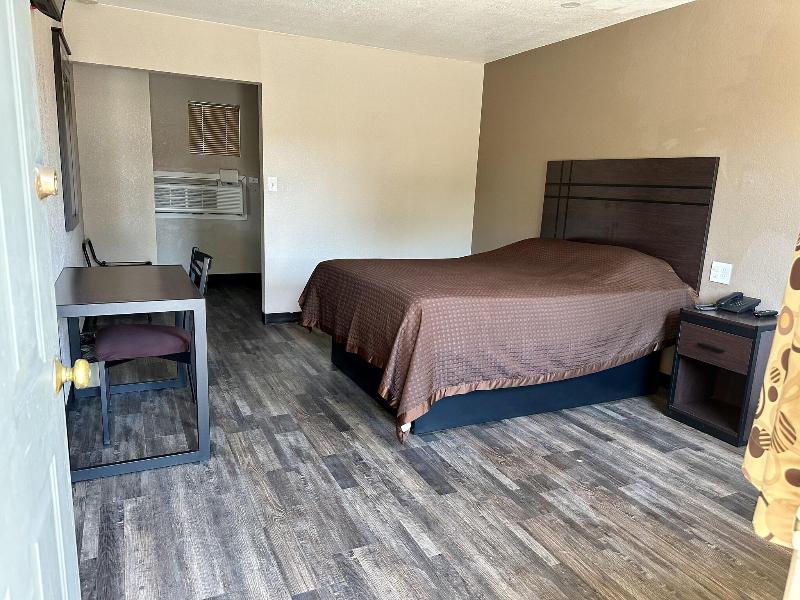 Budget Host Inn Saga Motel