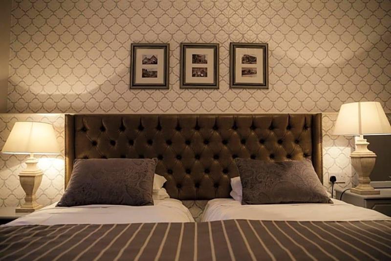 Dooly's Hotel