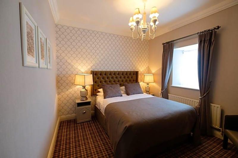Dooly's Hotel