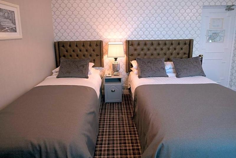 Dooly's Hotel
