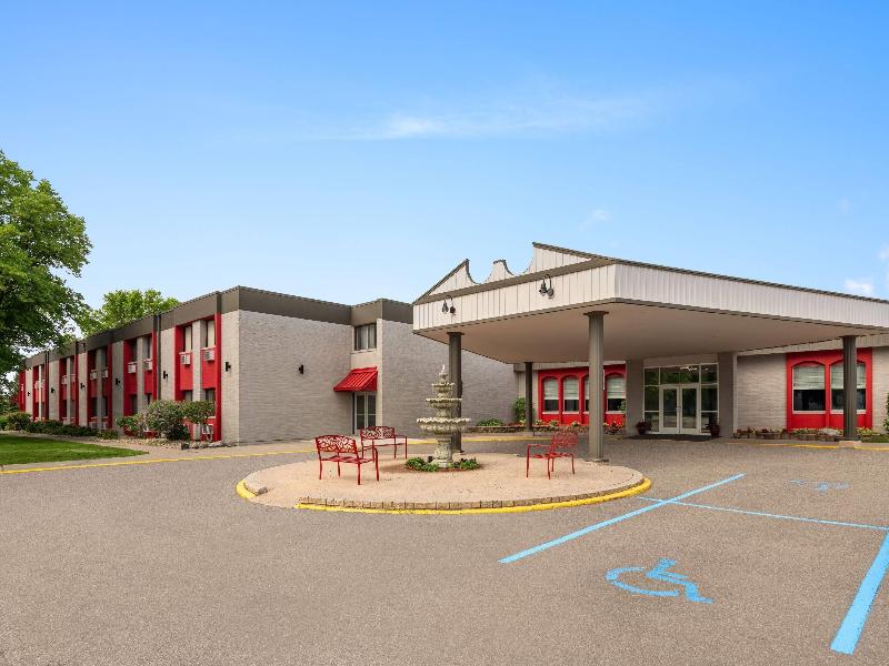Ramada by Wyndham Grand Forks