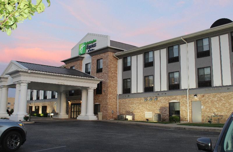 Holiday Inn Express & Suites Greenfield image
