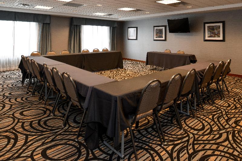 Holiday Inn Express & Suites Greenfield image