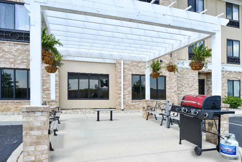 Holiday Inn Express & Suites Greenfield image