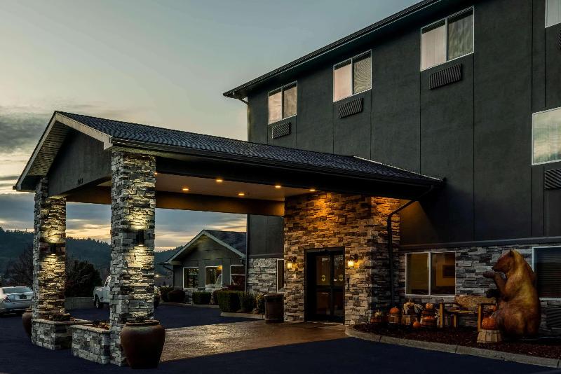 La Quinta Inn & Suites Grants Pass image