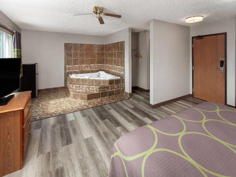 SUITE KING BED NON SMOKING