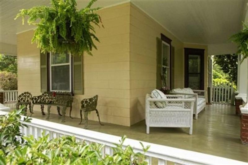 The Dailey Renewal Retreat Bed & Breakfast image