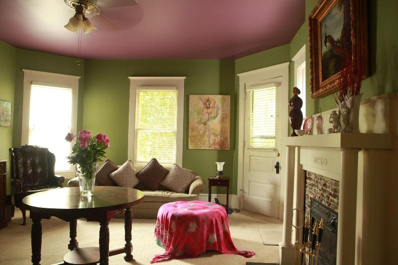The Dailey Renewal Retreat Bed & Breakfast image