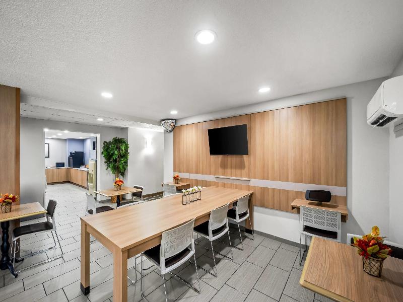 Microtel Inn & Suites By Wyndham Greensboro image