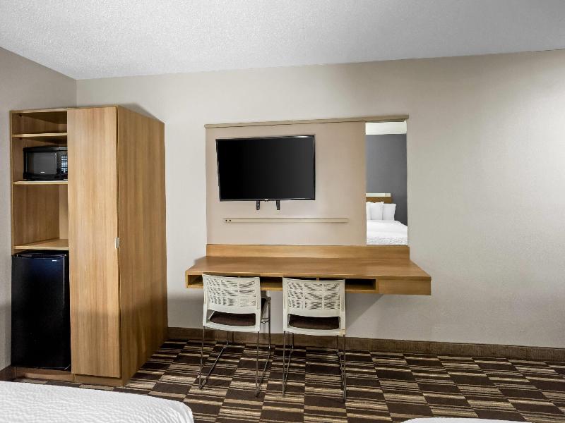 Microtel Inn & Suites By Wyndham Greensboro image