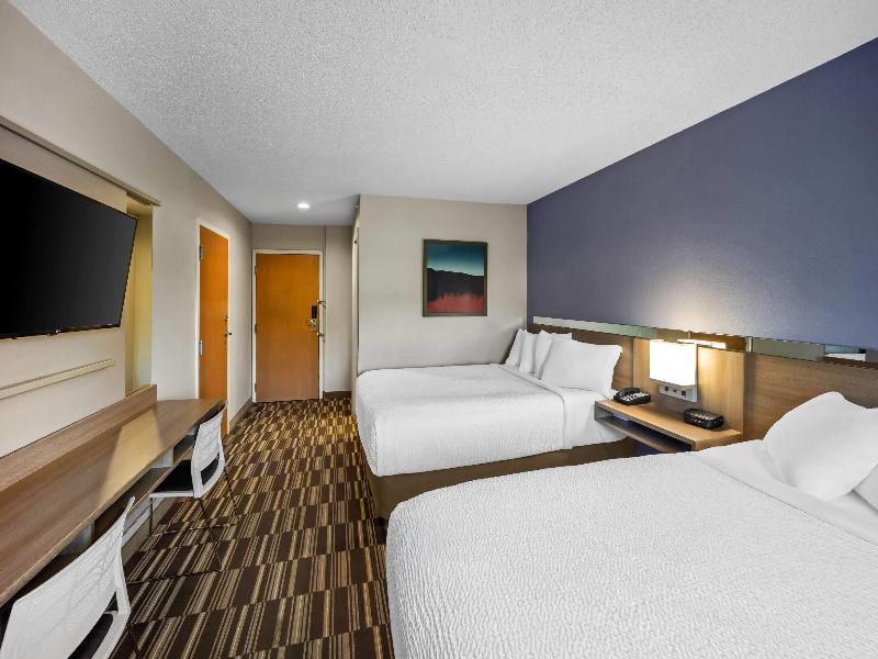 Microtel Inn & Suites By Wyndham Greensboro image