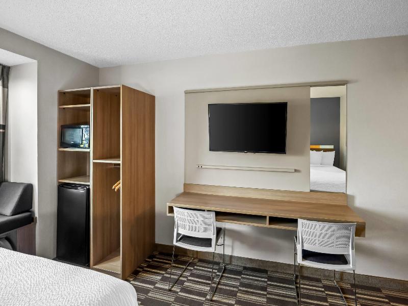 Microtel Inn & Suites By Wyndham Greensboro image