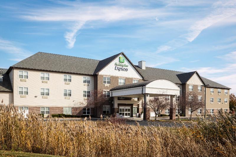 Holiday Inn Express Hotel & Suites Green Bay East image