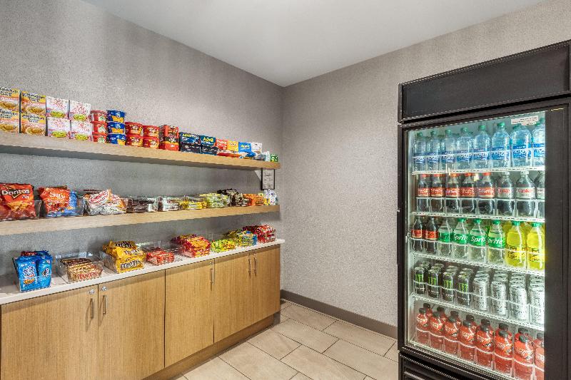 Holiday Inn Express Hotel & Suites Green Bay East image